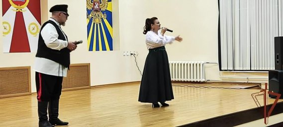 Петр и Марина Суховы выступили на концерте в Чкаловске в рамках празднования Дня защитника Отечества